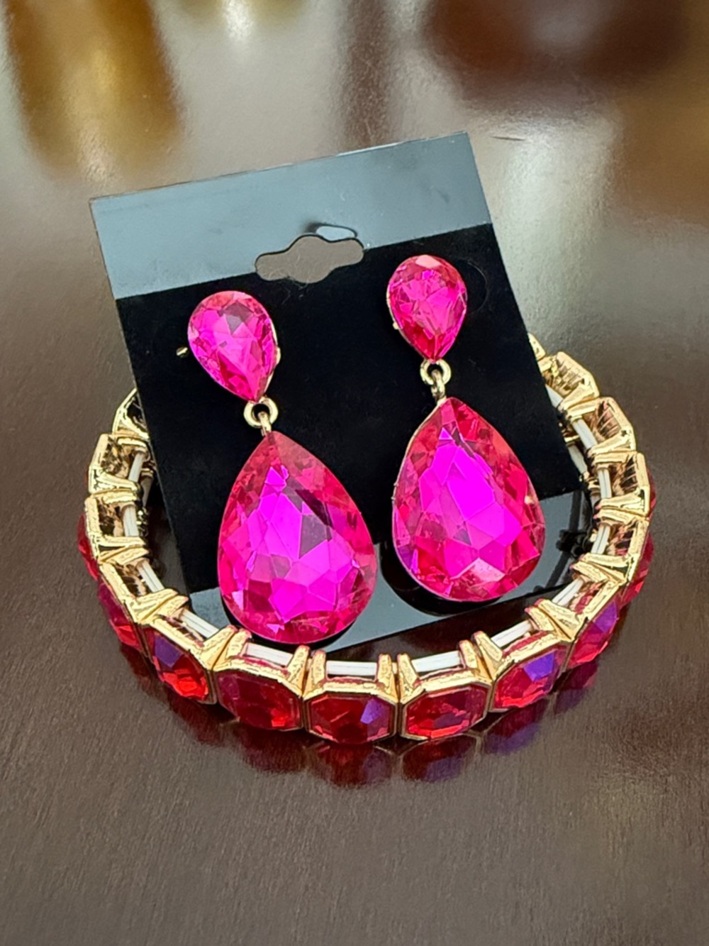 Gold-Tone Bracelet and Teardrop Earrings Set in Hot Pink